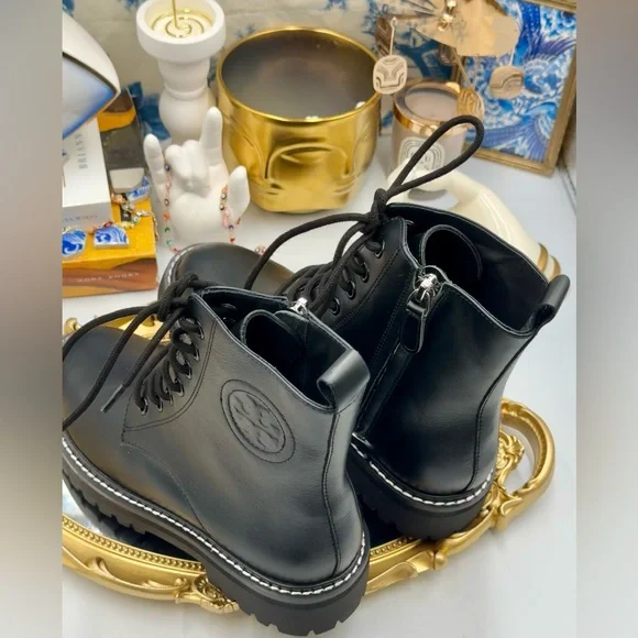 🆕 TORY BURCH 🧿 NWOB Miller Lug Sole Boots, Black Leather - Sz 6 - Picture 7 of 14